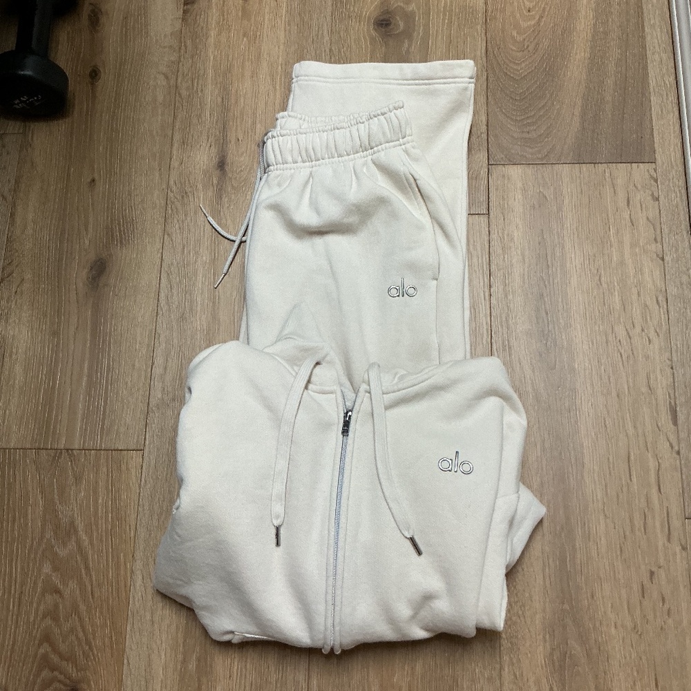ALO Yoga Accolade Straight Leg Sweatpants and Full Zip Hoodie - Set